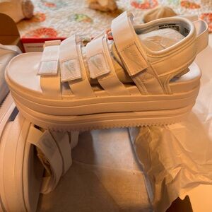 NIB Nike Icon Classic sandal